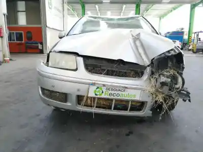 Veículo de Sucata volkswagen polo berlina (6n2) conceptline do ano 2000 alimentado aud