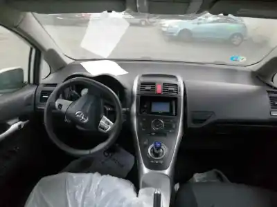 Veículo de Sucata toyota auris 1.8 16v (híbrido) do ano 2011 alimentado 2zr