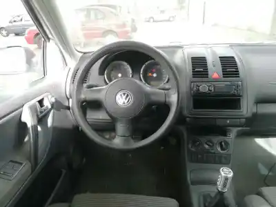 Scrapping Vehicle volkswagen polo berlina (6n2) trendline of the year 2000 powered aua