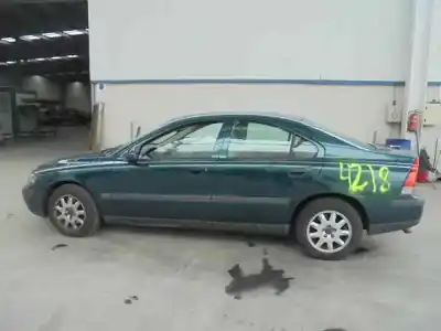 Veicolo di demolizione VOLVO S60 BERLINA 2.4 D dell'anno 2002 alimentato D5244T