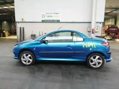 Veículo de Sucata PEUGEOT 206 CC CC do ano 2002 alimentado 
