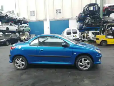 Veículo de Sucata peugeot 206 cc cc do ano 2002 alimentado 