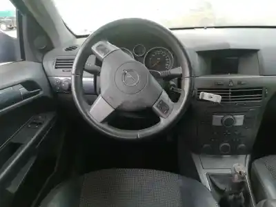 Vehicul casat opel astra h berlina cosmo al anului 2004 alimentat z17dth