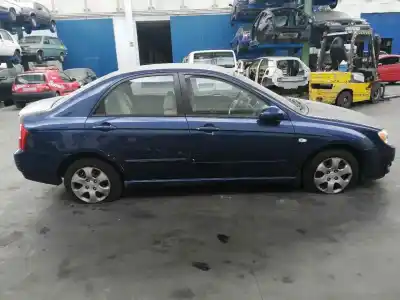 Verschrottungsfahrzeug kia cerato 2.0 lx crdi familiar des jahres 2004 angetrieben d4ea