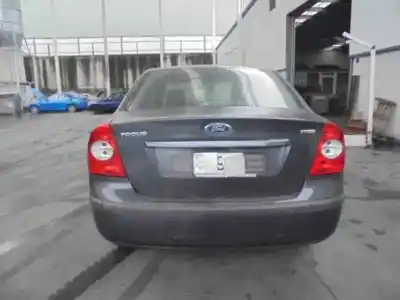 Sloopvoertuig ford focus berlina (cap) titanium van het jaar 2005 aangedreven g8da