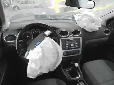 Sloopvoertuig ford focus berlina (cap) titanium van het jaar 2005 aangedreven g8da