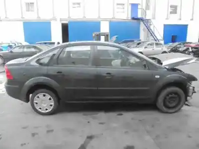 Sloopvoertuig ford focus berlina (cap) titanium van het jaar 2005 aangedreven g8da