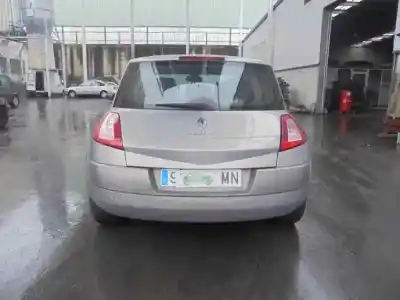 Veículo de Sucata renault megane ii berlina 5p 1.6 16v 113 cv / 83 kw do ano 2003 alimentado k4mt7