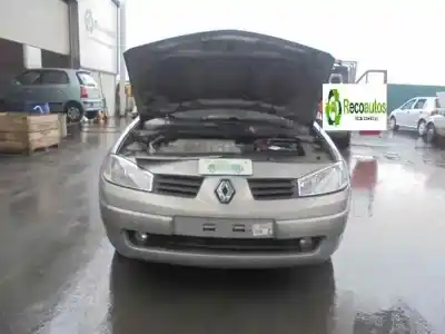 Veículo de Sucata renault megane ii berlina 5p 1.6 16v 113 cv / 83 kw do ano 2003 alimentado k4mt7