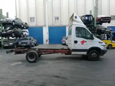 Sloopvoertuig iveco daily chasis- cabina (1999 =>) 3.0 diesel cat van het jaar 2005 aangedreven 
