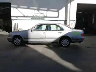 Vehicul casat MERCEDES-BENZ CLASE E (W210) BERLINA 2.4 V6 18V CAT al anului 1998 alimentat 112911
