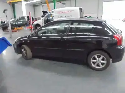 Veículo de Sucata toyota corolla (_e12_) 1.4 d (nde120_) do ano 2005 alimentado 1nd