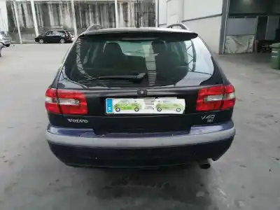 Veículo de Sucata volvo v40 familiar 1.8i do ano 2001 alimentado b4184sj