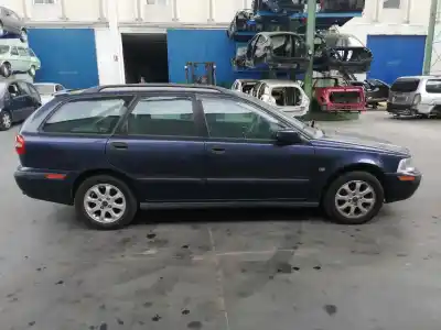 Veículo de Sucata volvo v40 familiar 1.8i do ano 2001 alimentado b4184sj