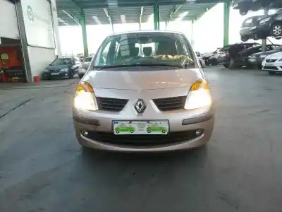 Véhicule à la ferraille renault modus 1.5 dci diesel de l'année 2006 alimenté k9k764