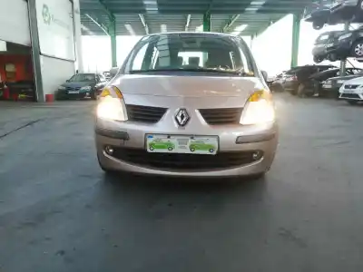Véhicule à la ferraille renault modus 1.5 dci diesel de l'année 2006 alimenté k9k764