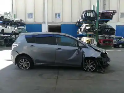 Veículo de Sucata toyota corolla verso (r1) 2.2 d-4d sol do ano 2010 alimentado 2ad