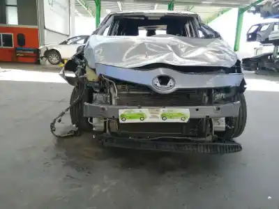 Veículo de Sucata toyota corolla verso (r1) 2.2 d-4d sol do ano 2010 alimentado 2ad