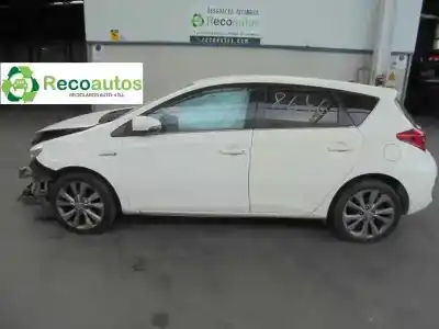 Veículo de Sucata TOYOTA AURIS 1.8 16V (Híbrido) do ano 2015 alimentado 2ZR