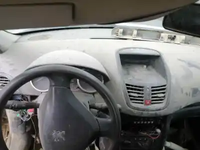 Veículo de Sucata peugeot 207 confort do ano 2008 alimentado 8hz