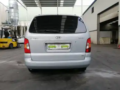 Sloopvoertuig hyundai trajet (fo) 2.0 crdi gls van het jaar 2005 aangedreven d4ea