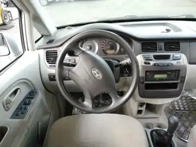 Sloopvoertuig hyundai trajet (fo) 2.0 crdi gls van het jaar 2005 aangedreven d4ea