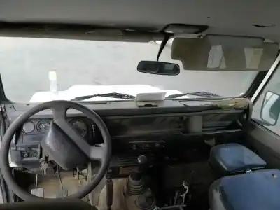 Veículo de Sucata land rover defender (ld) 2.5 td5 do ano 2000 alimentado 10p