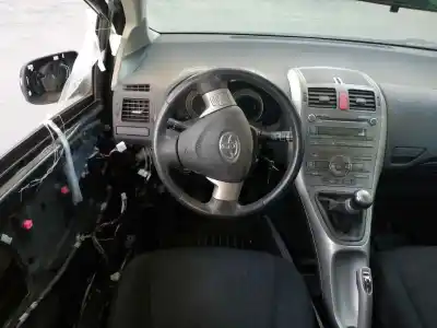 Здавання транспортного засобу toyota auris (_e15_) 1.4 d-4d (nde150_) року 2009 потужний 1nd