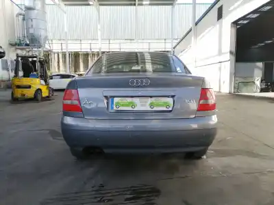 Veicolo di demolizione audi a4 berlina (b5) 1.8 t dell'anno 2000 alimentato awt