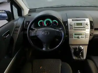 Veículo de Sucata toyota corolla verso (r1) 2.2 d-4d sport do ano 2006 alimentado 2adfhv