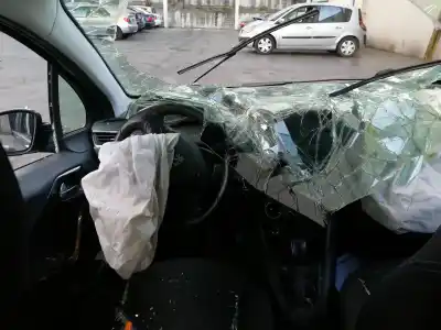 Veículo de Sucata peugeot 208 i (ca_, cc_) 1.2 vti 82 do ano 2018 alimentado hm05