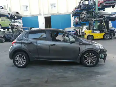 Veículo de Sucata peugeot 208 i (ca_, cc_) 1.2 vti 82 do ano 2018 alimentado hm05