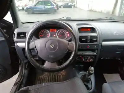 Veículo de Sucata renault clio ii fase ii (b/cb0) 1.2 16v do ano 2005 alimentado g/d4f g7