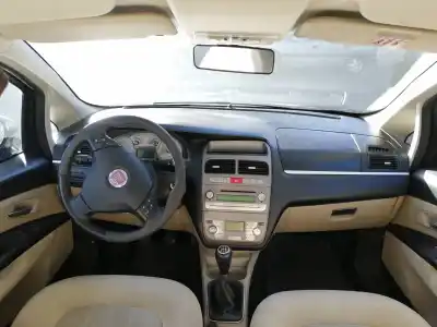 Veículo de Sucata fiat linea (323_, 110_) 1.3 d multijet (323axb11, 323axb1a) do ano 2009 alimentado 199a3000