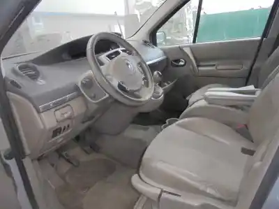 Veículo de Sucata renault grand scénic ii (jm0/1_) 1.9 dci (jm0g, jm12, jm1g, jm2c) do ano 2004 alimentado f9qd8