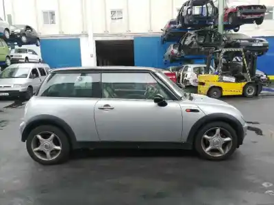 Scrapping Vehicle mini mini (r50, r53) cooper of the year 2002 powered w10b16a