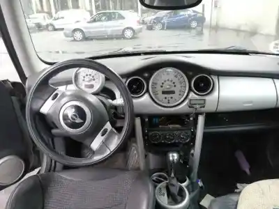 Scrapping Vehicle mini mini (r50, r53) cooper of the year 2002 powered w10b16a