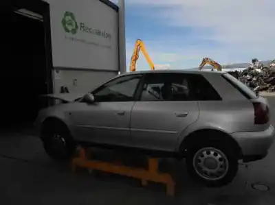 Veículo de Sucata audi a3 (8l) 1.8 20v turbo do ano 2000 alimentado agu