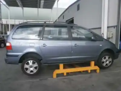 Veículo de Sucata ford galaxy (vy) ghia do ano 2001 alimentado ayl