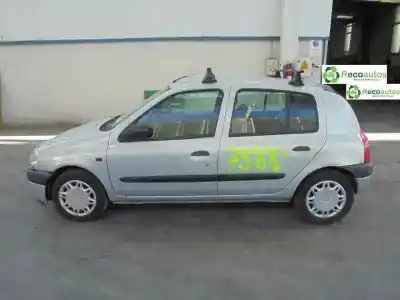 Sloopvoertuig renault clio ii fase i (b/cbo) 1.9 d alize van het jaar 2001 aangedreven f8q p6