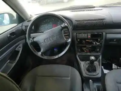 Veicolo di demolizione audi a4 berlina (b5) 1.8 t dell'anno 1996 alimentato aeb
