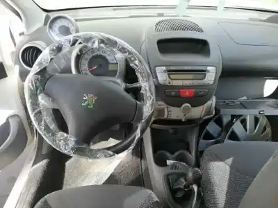 Veicolo di demolizione peugeot 107 1.0 cat (384f) dell'anno 2006 alimentato 1kr