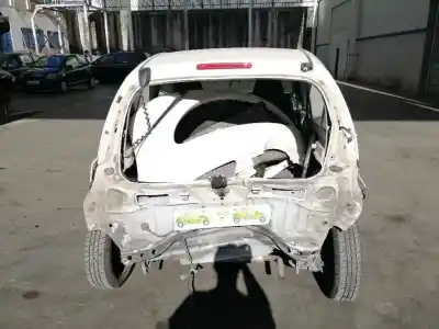 Veicolo di demolizione peugeot 107 1.0 cat (384f) dell'anno 2006 alimentato 1kr