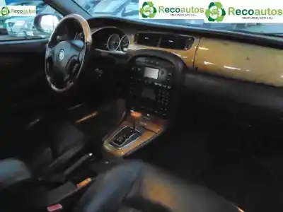 Здавання транспортного засобу jaguar x-type 3.0 v6 executive року 2003 потужний wb