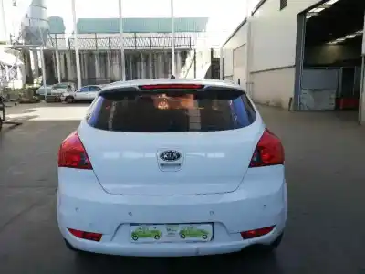 Veicolo di demolizione kia pro cee´d (ed) 2.0 crdi 140 dell'anno 2008 alimentato d4ea