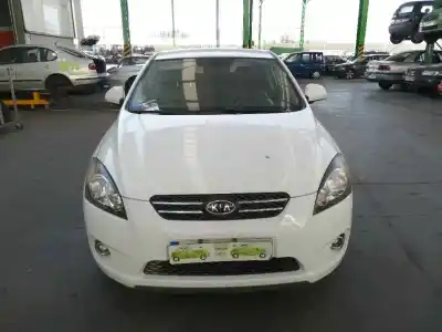 Veicolo di demolizione kia pro cee´d (ed) 2.0 crdi 140 dell'anno 2008 alimentato d4ea