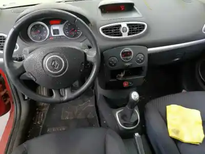 Veículo de Sucata renault clio iii 1.6 16v do ano 2008 alimentado k4md800