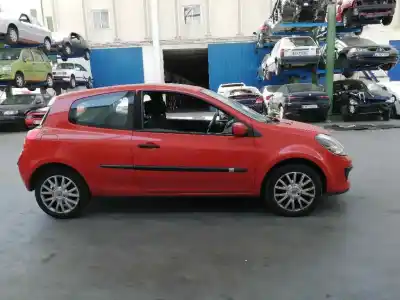Veículo de Sucata renault clio iii 1.6 16v do ano 2008 alimentado k4md800