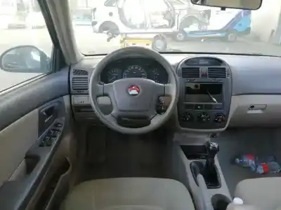 Veículo de Sucata kia cerato 2.0 lx crdi familiar do ano 2004 alimentado d4ea