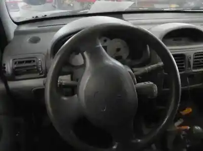 Здавання транспортного засобу renault clio ii fase ii (b/cb0) 1.2 16v року 2001 потужний d4f b7